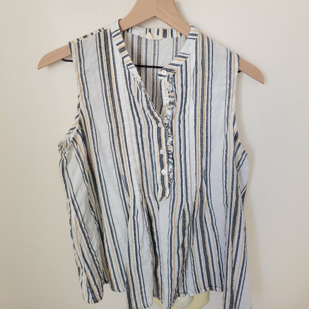 Short Sleeve Ruffle Blouse Size Medium